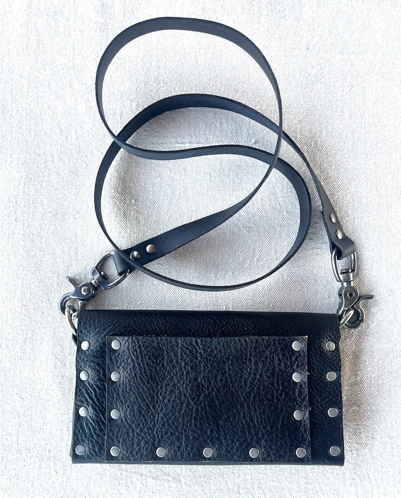 BLACK LEATHER RENEGADE PURSE WITH ANTIQUE NICKEL PADLOCK CLASP MMRP1