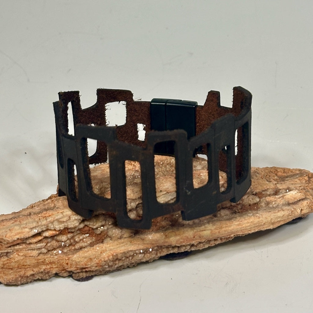 LASER CUT LEATHER BRACELET MN105B