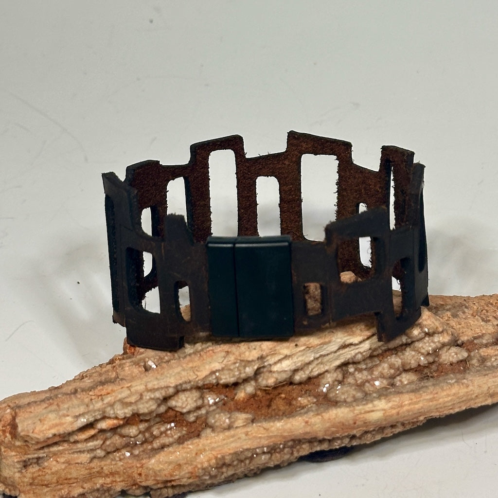 LASER CUT LEATHER BRACELET MN105B