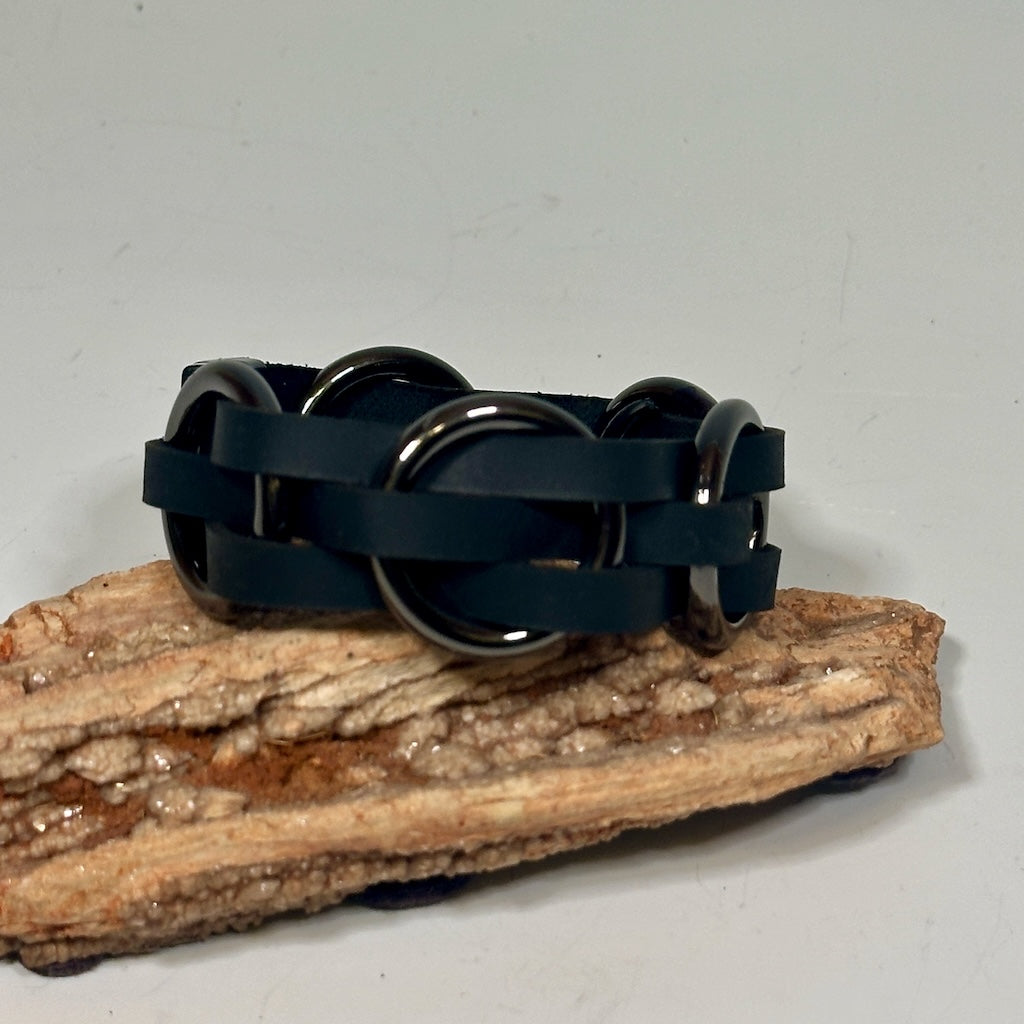 LASER CUT LEATHER AND METAL RING BRACELET MN106B