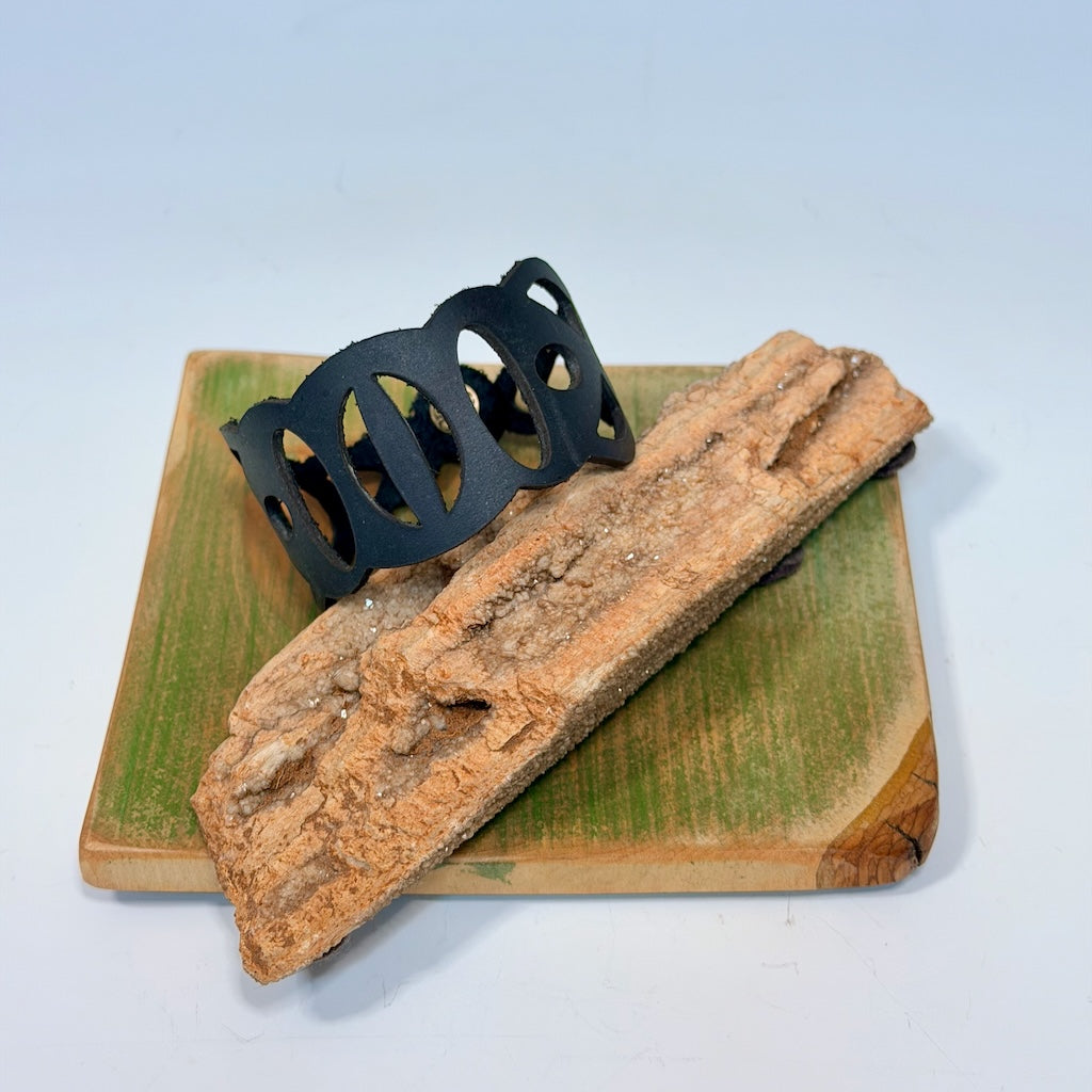 LASER CUT LEATHER BRACELET MN117B