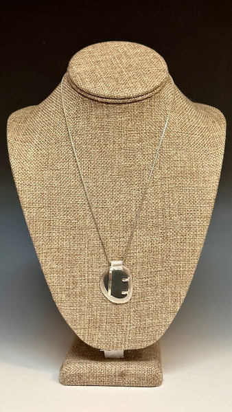 PEBBLE CAPTURED IN STERLING SILVER PENDANT WITH SS CHAIN  MS192