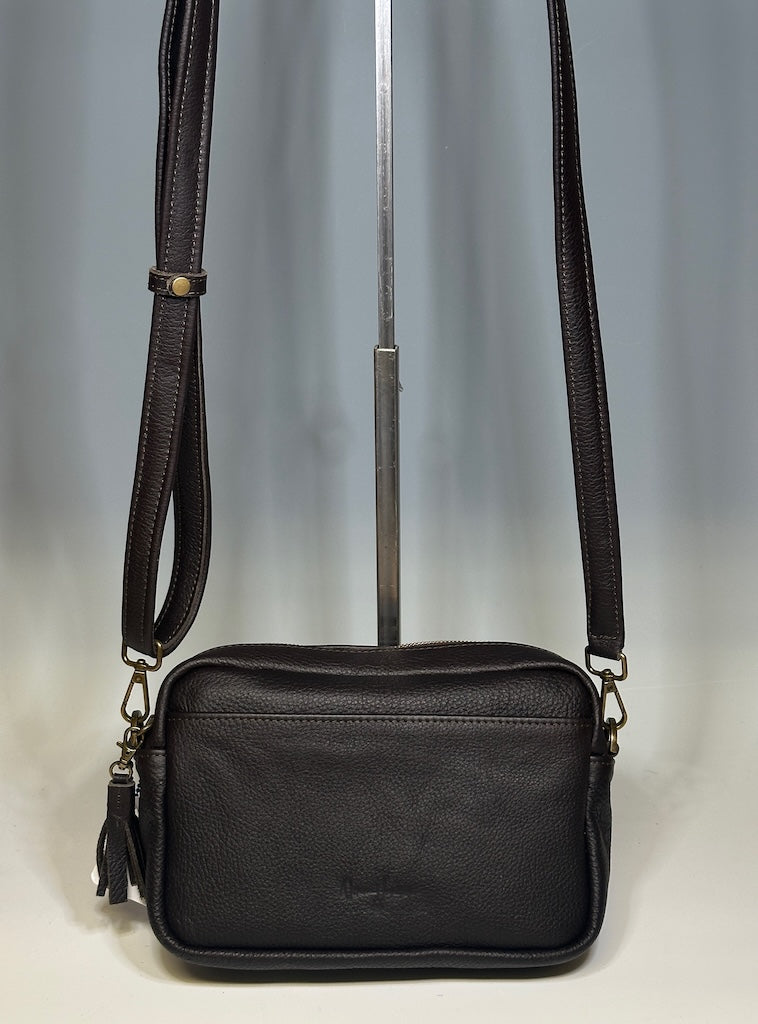 LEATHER CROSSBODY BAG, ESPRESSO - NH107