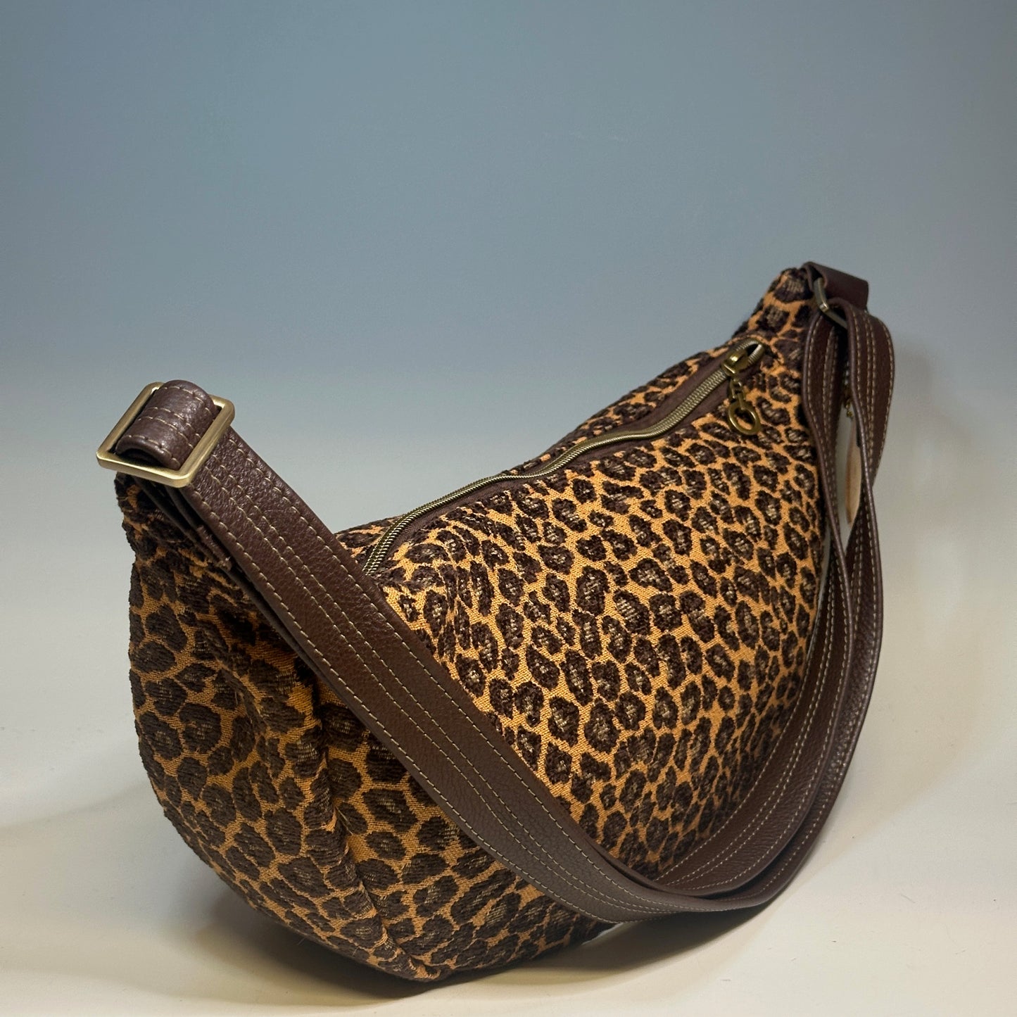 BOHO CRESCENT SLING BAG, LEOPARD NH130