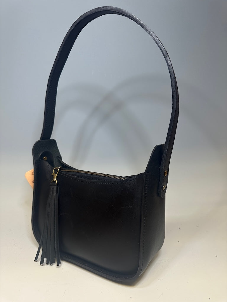 LEATHER BAGUETTE BAG, BLACK NH137