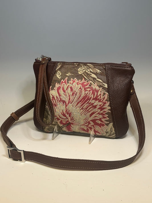 3 WAY LEATHER/TAPESTRY CROSSBODY/WRISTLET/HAND HELD IN BROWN FLORAL NH138