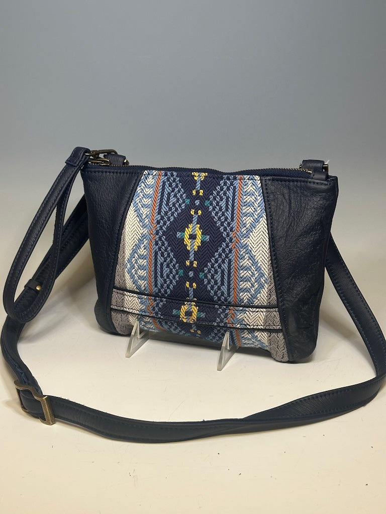 3 WAY LEATHER/TAPESTRY CROSSBODY/WRISTLET/HAND HELD IN BLUE NH140