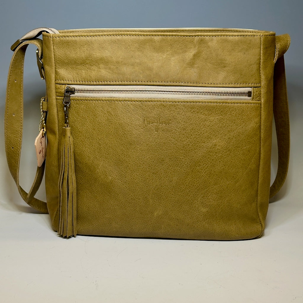 LEATHER ZIPPERED "MOUNTAIN TO SEA" TOTE WITH FRINGE TASSEL NH141