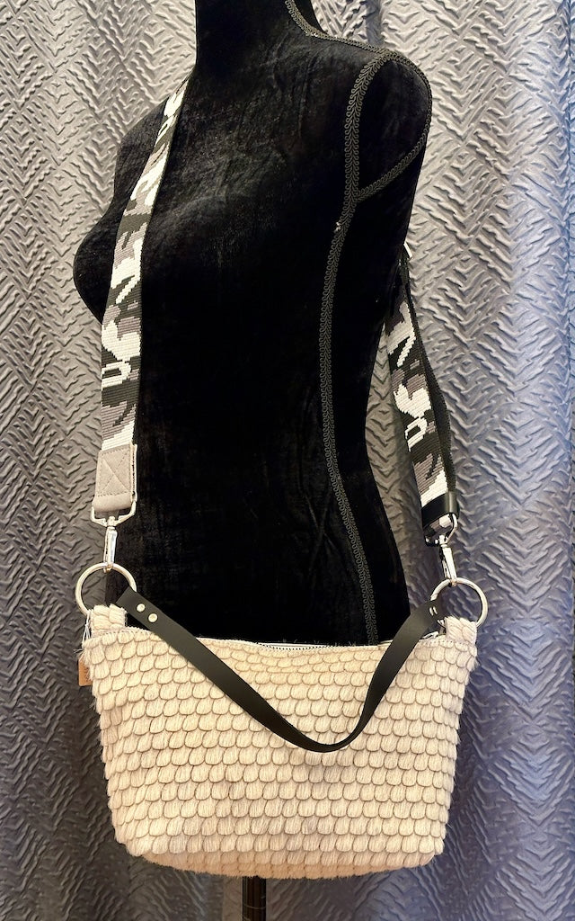 ZIP TOP LEATHER HIDE SHOULDER BAG, WHITE NH142