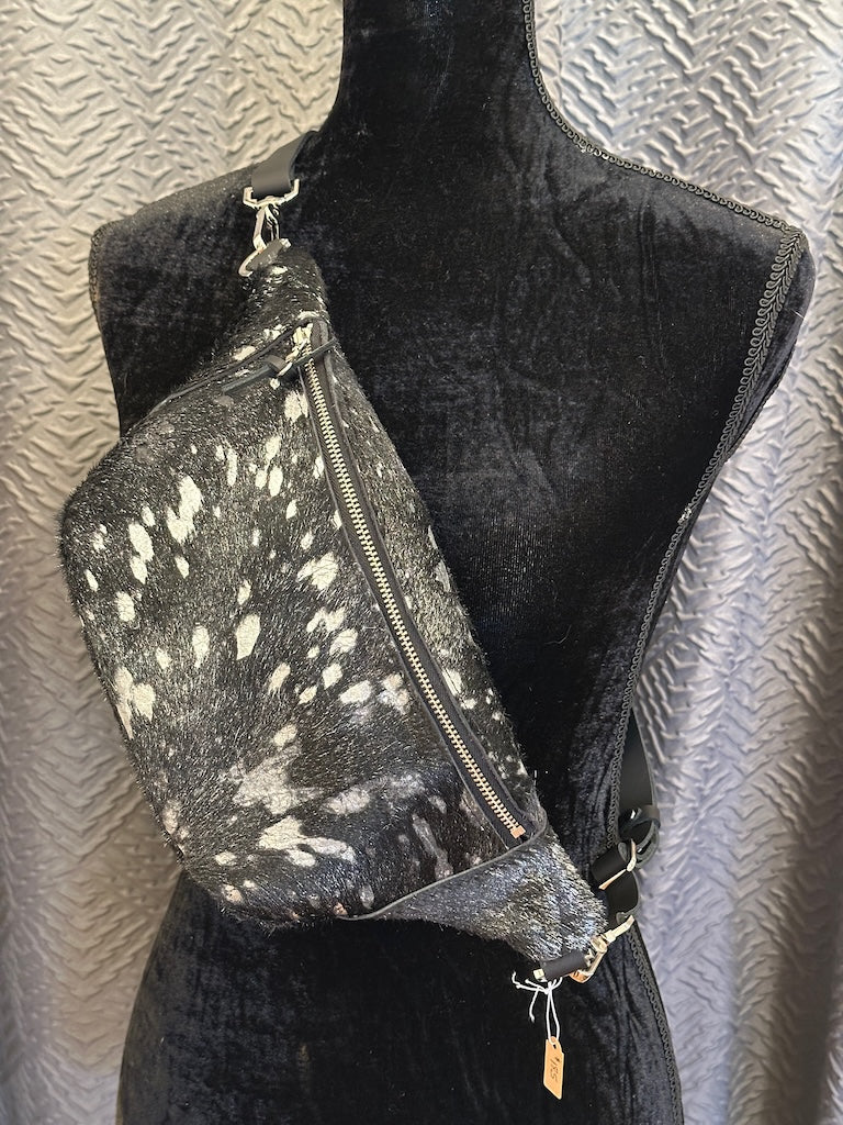 CITY SLING BLACK/SILVER ACID LEATHER HIDE CROSSBODY BAG NH145