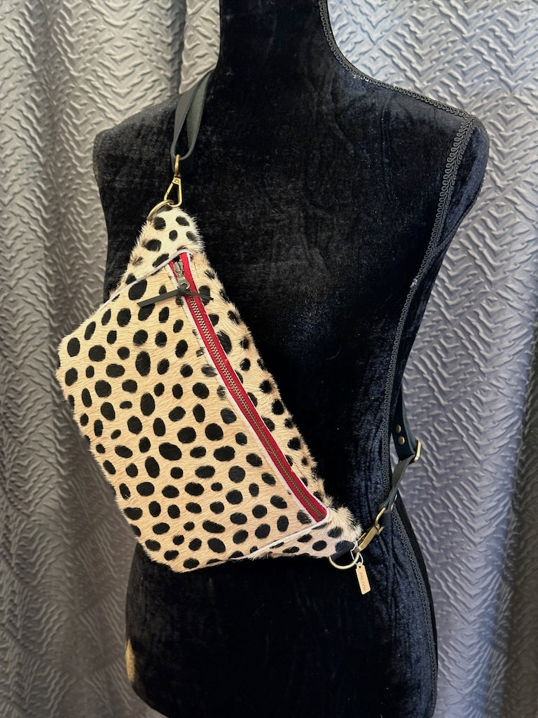 CITY SLING BLACK DOT LEATHER HIDE CROSSBODY BAG NH146