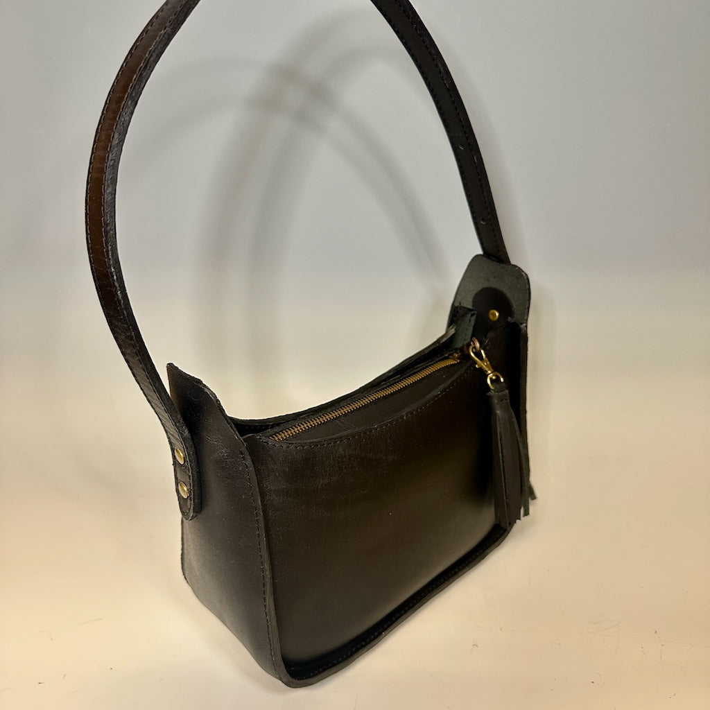 LEATHER BAGUETTE BAG, BLACK NH152