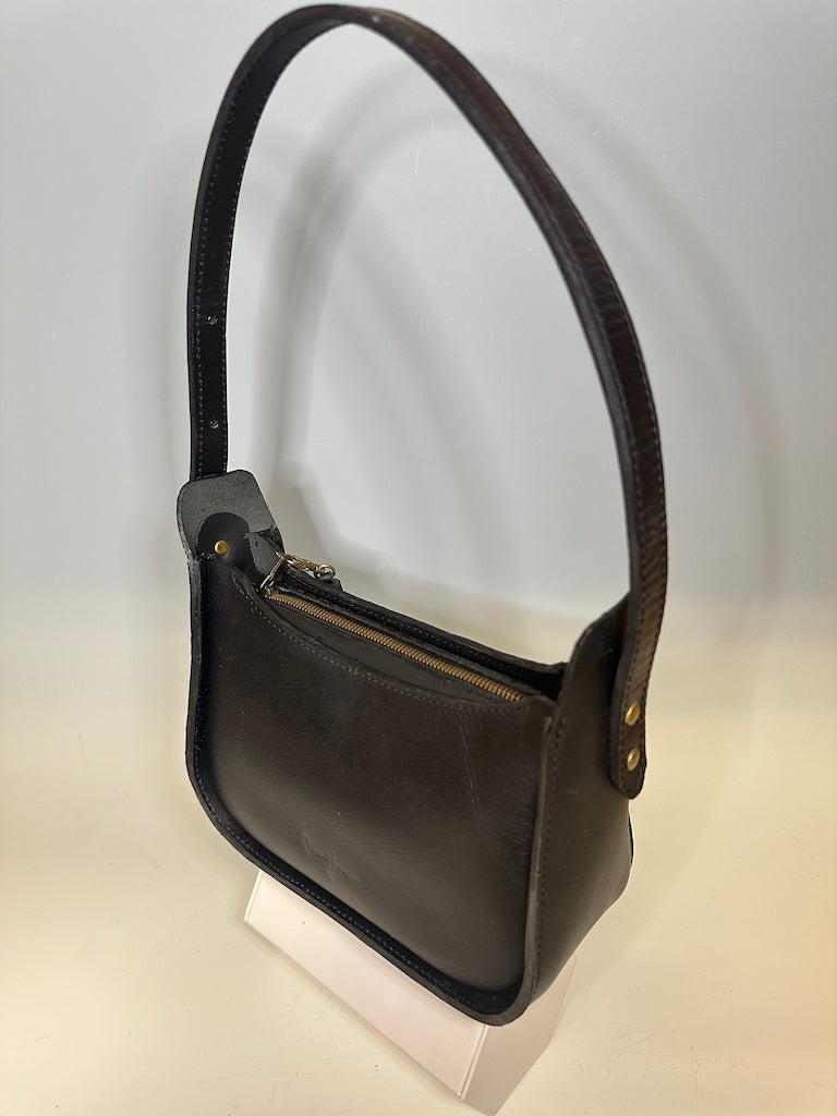 LEATHER BAGUETTE BAG, BLACK NH152