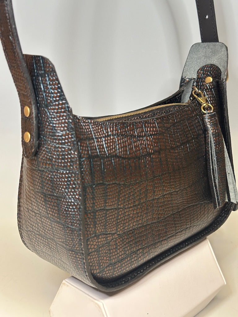 EMBOSSED LEATHER BAGUETTE BAG, BLACK & GOLD NH153