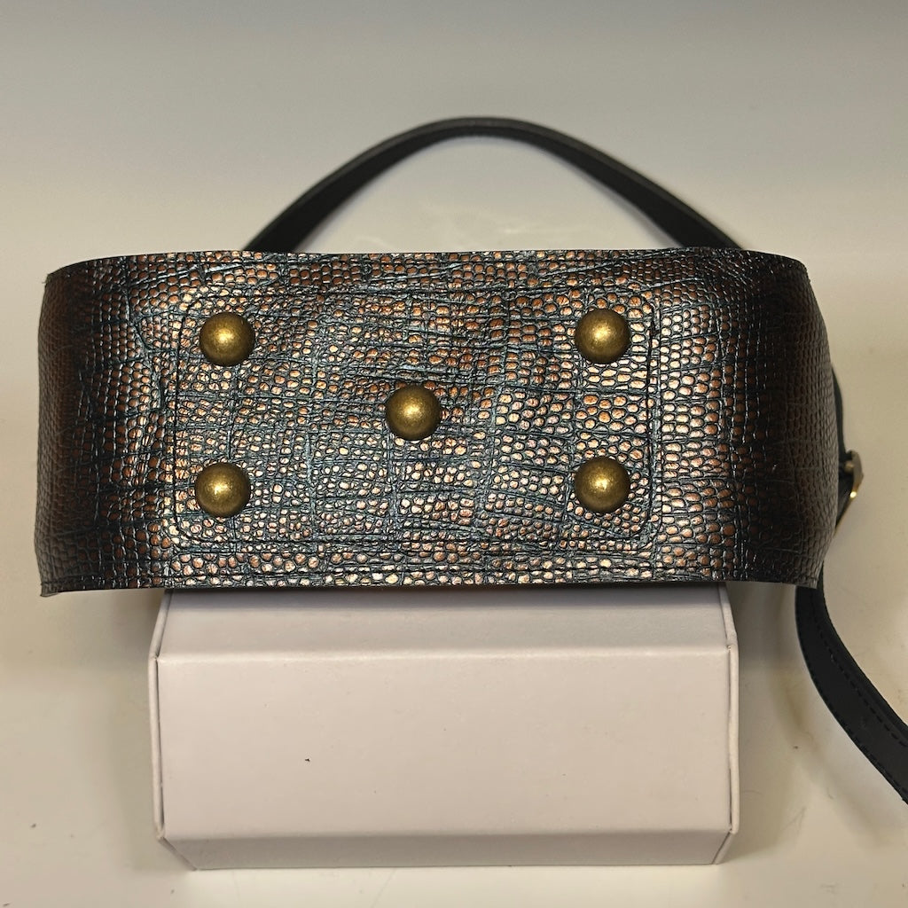 EMBOSSED LEATHER BAGUETTE BAG, BLACK & GOLD NH153