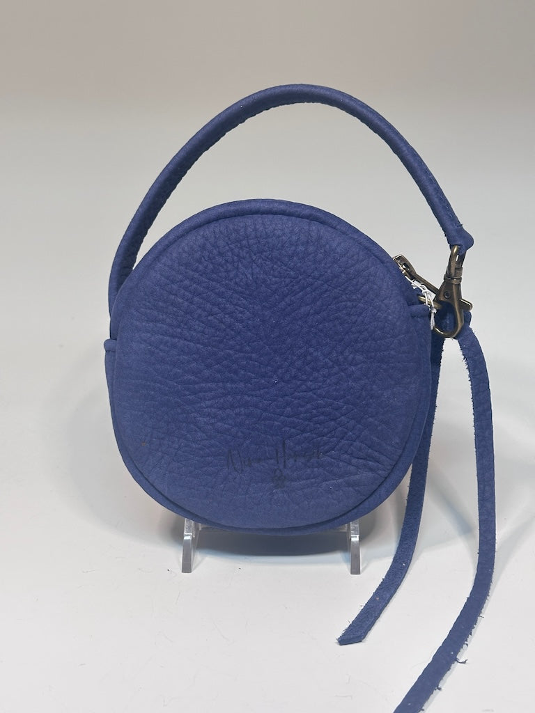 MINI CIRCLE WRISTLET IN BLUE NUBUCK NH163