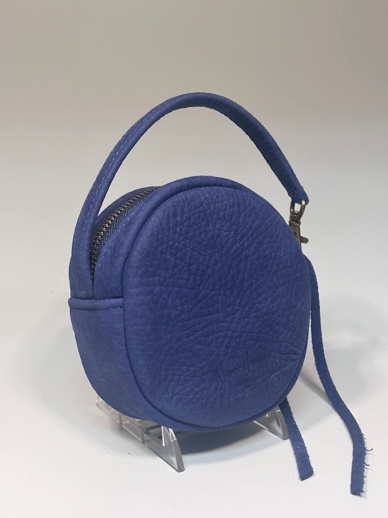 MINI CIRCLE WRISTLET IN BLUE NUBUCK NH163