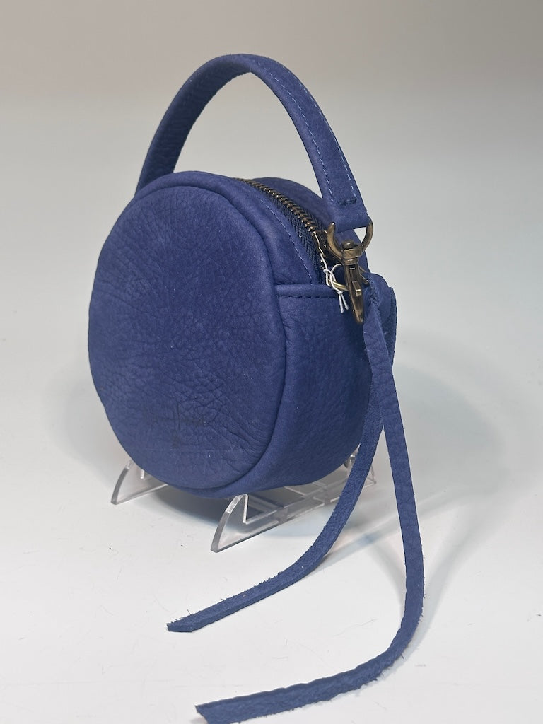 MINI CIRCLE WRISTLET IN BLUE NUBUCK NH163