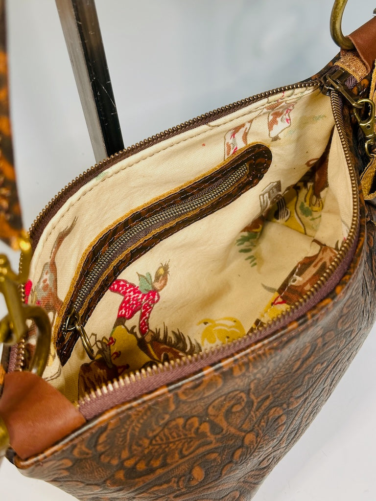 BROWN EMBOSSED LEATHER ZIP TOP SHOULDER BAG, COWBOY NH171