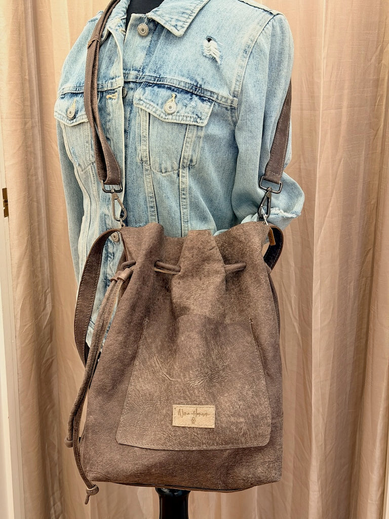 FREEFORM LEATHER DRAWSTRING BAG, VARIEGATED NH184