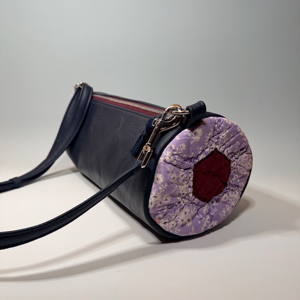 LEATHER BARREL BAG WITH VINTAGE TRIM, NAVY NH185