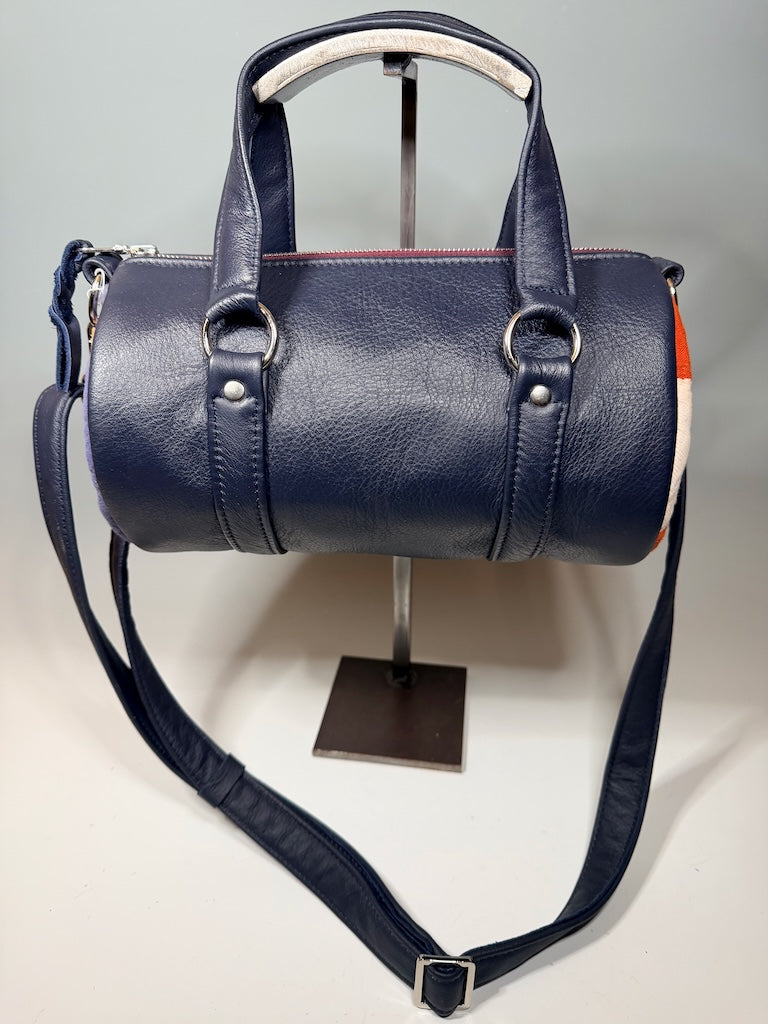 LEATHER BARREL BAG WITH VINTAGE TRIM, NAVY NH186