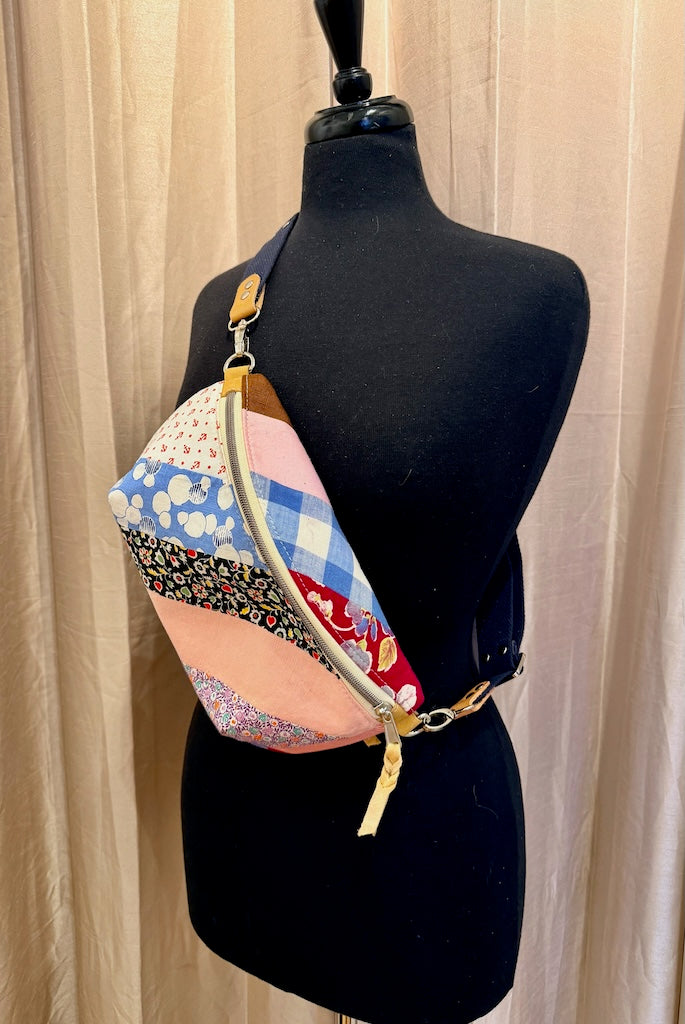 QUILT SLING SATCHEL NH190