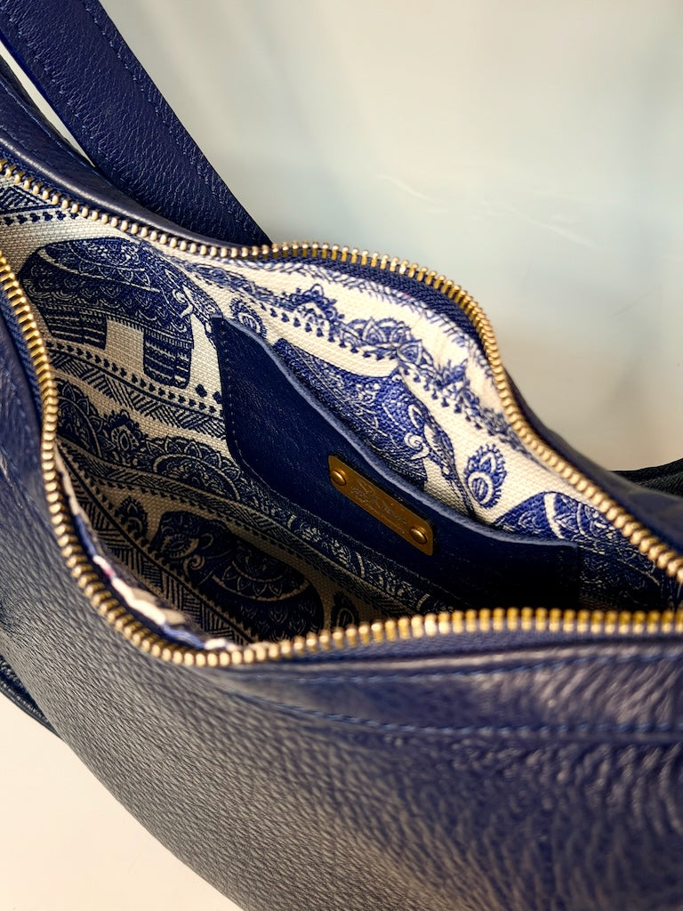 NAVY LEATHER CRESCENT CROSSBODY BAG NH202