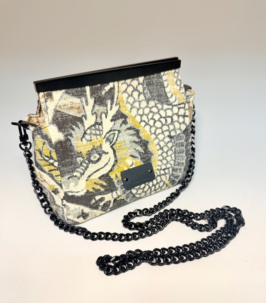NEW YORK DRAGON BAR CLASP BAG NH232
