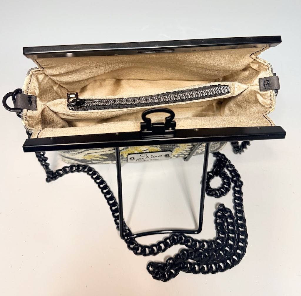 NEW YORK DRAGON BAR CLASP BAG NH232
