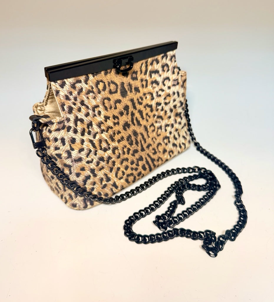 NEW YORK DRAGON BAR CLASP BAG NH233