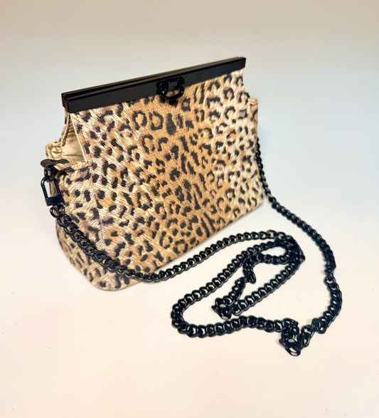 NEW YORK DRAGON BAR CLASP BAG NH233