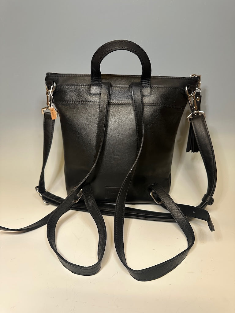 THE LAUREL CONVERTIBLE LEATHER BACKPACK/CROSSBODY BAG IN BLACK NH150
