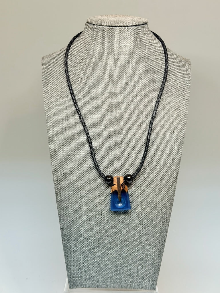NEXUS LE MIXED MEDIA AND WOOD NECKLACE WITH STAINLESS STEEL CLOSURE - NL412
