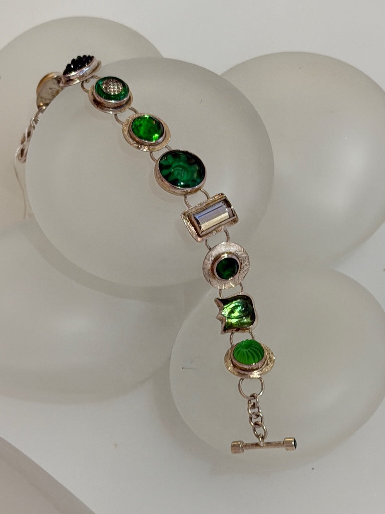 GREEN VINTAGE GLASS AND STERLING SILVER BRACELET NM22B