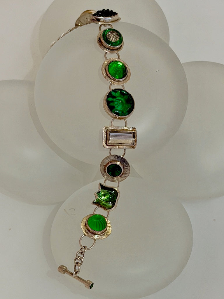 GREEN VINTAGE GLASS AND STERLING SILVER BRACELET NM22B
