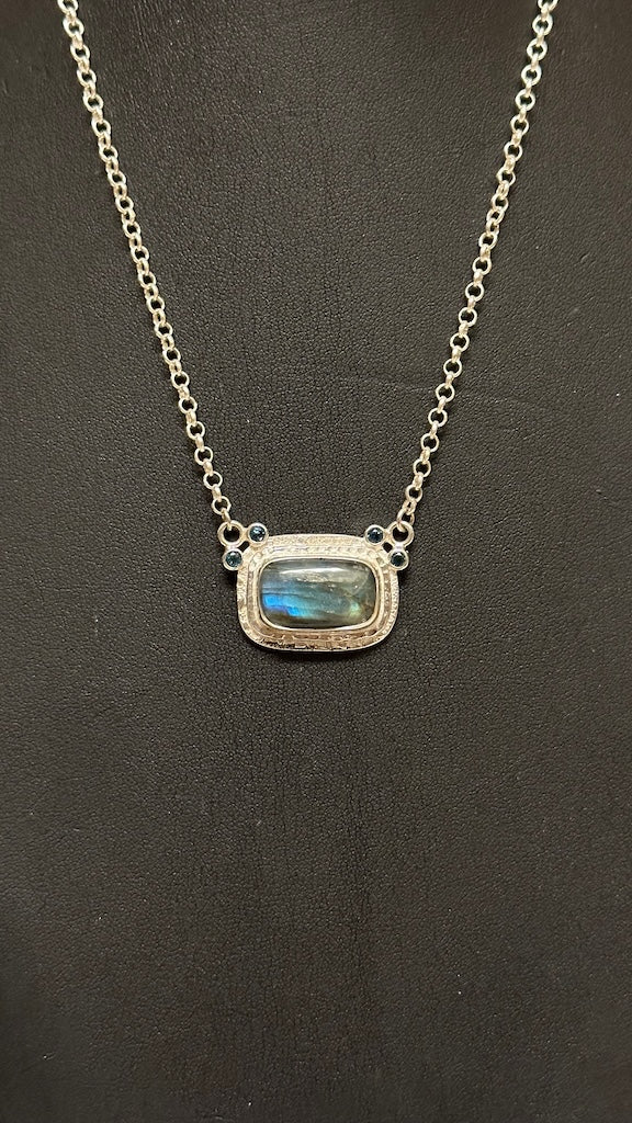 LABRADORITE AND BLUE TOPAZ STERLING SILVER NECKLACE NM421N