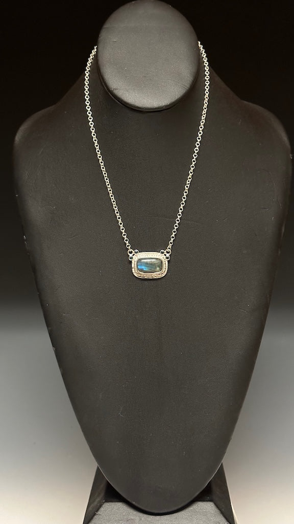 LABRADORITE AND BLUE TOPAZ STERLING SILVER NECKLACE NM421N