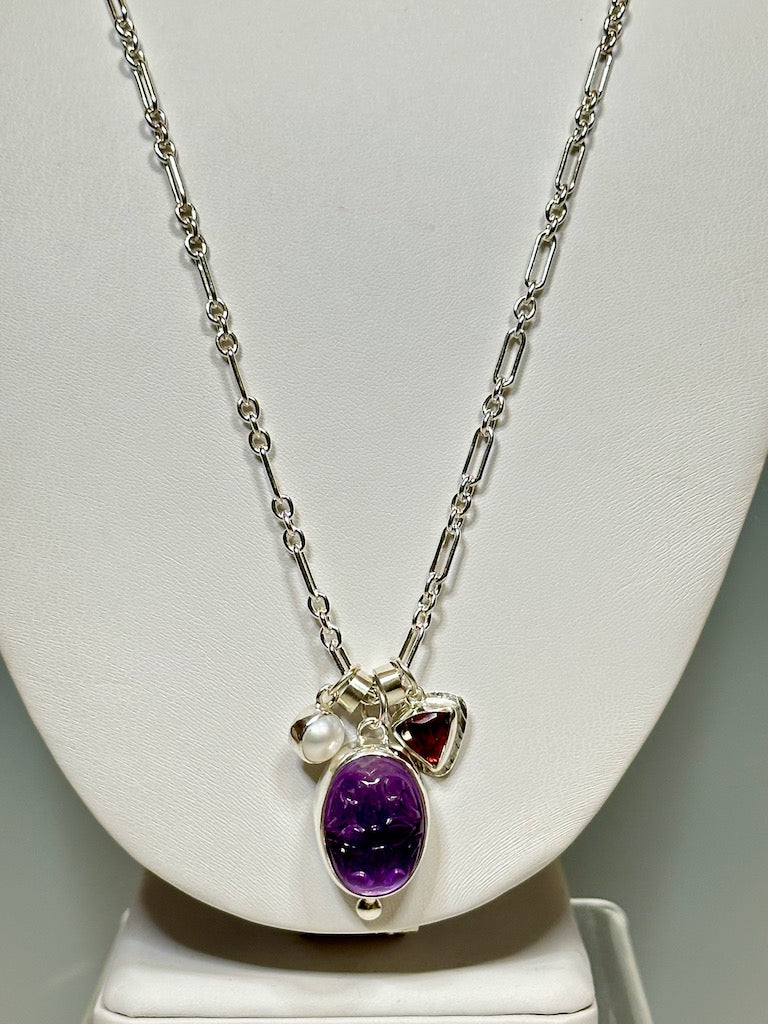 CARVED AMETHYST, PEARL AND GARNET STERLING SILVER CHARM NECKLACE - NM559N