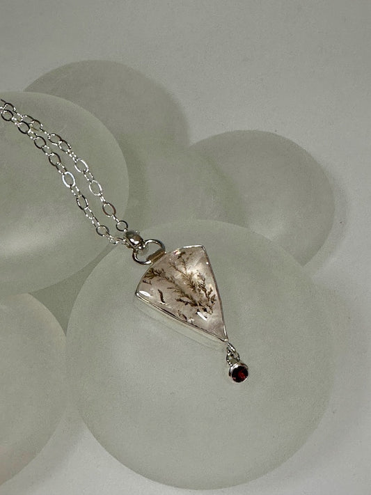 DENDRITIC AGATE AND GARNET STERLING SILVER NECKLACE - NM567N