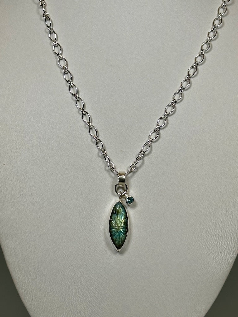 CARVED LABRADORITE AND BLUE ZIRCON STERLING SILVER NECKLACE - NM568N