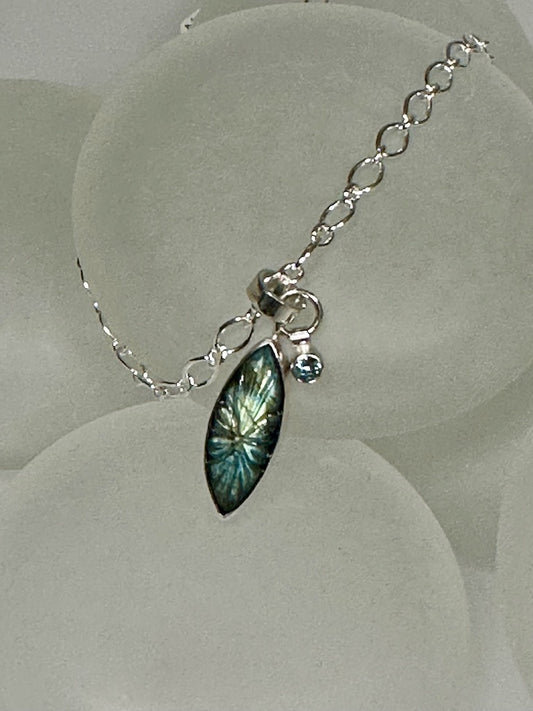 CARVED LABRADORITE AND BLUE ZIRCON STERLING SILVER NECKLACE - NM568N