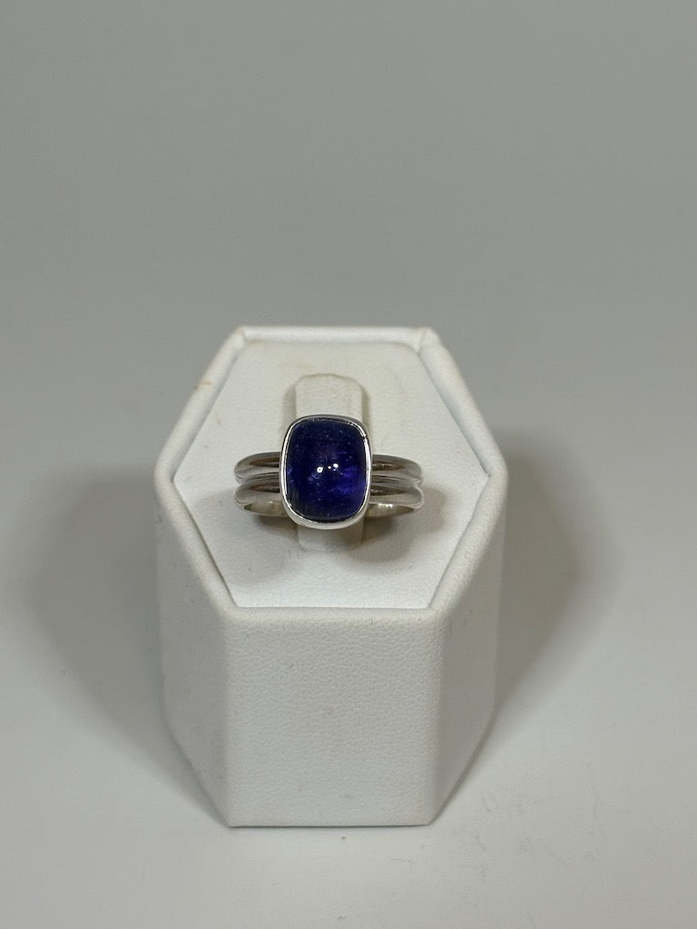 TANZANITE RING SET IN STERLING SILVER NM570R