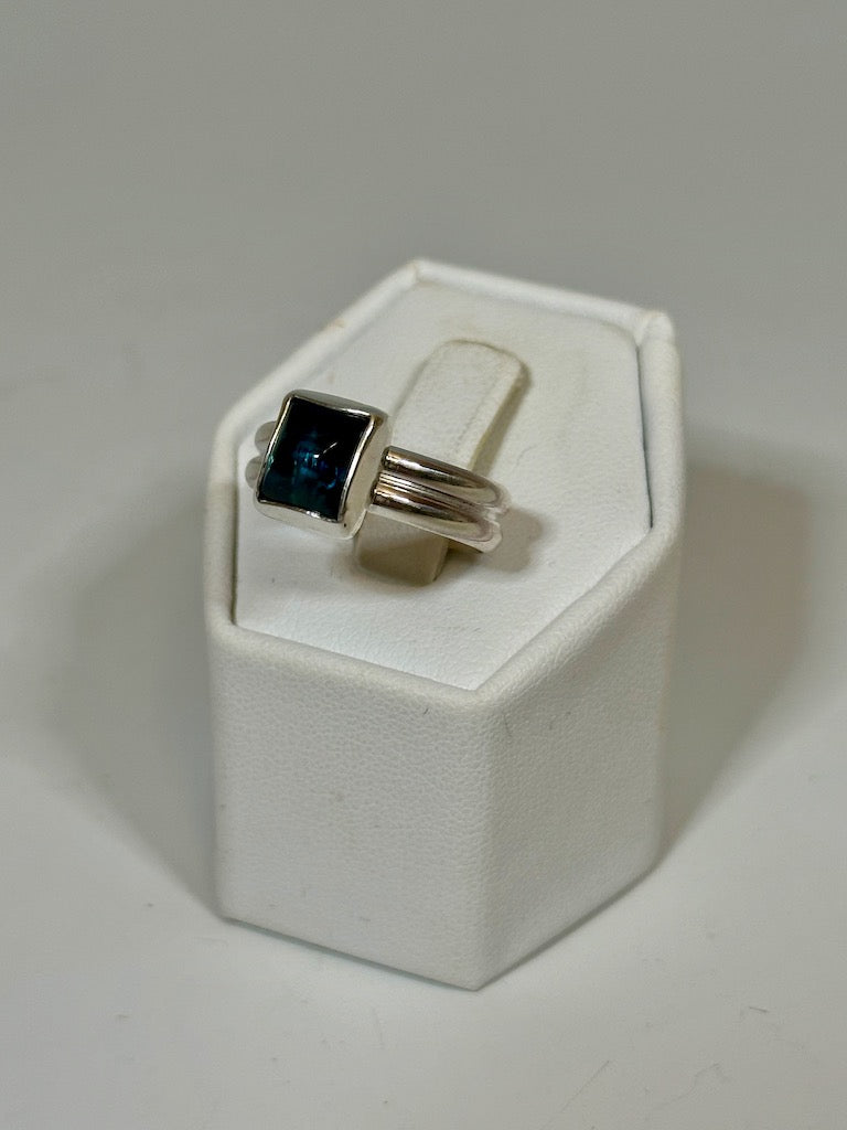 INDICOLITE TOURMALINE RING SET IN STERLING SILVER NM571R