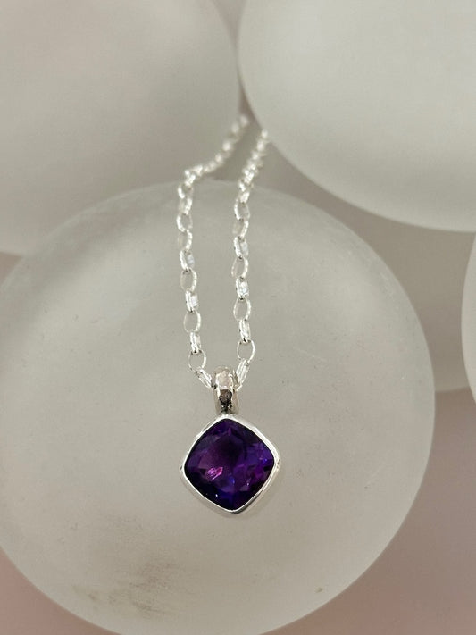 AMETHYST STERLING SILVER NECKLACE - NM577N