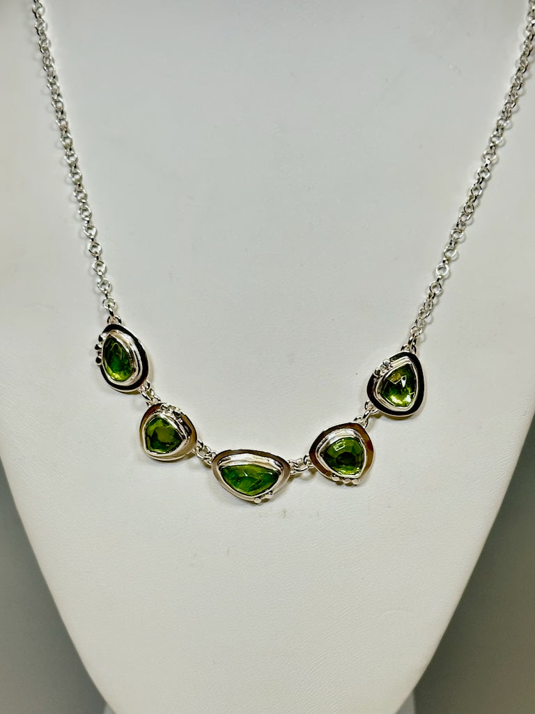 5 STONE PERIDOT STERLING SILVER NECKLACE - NM579N