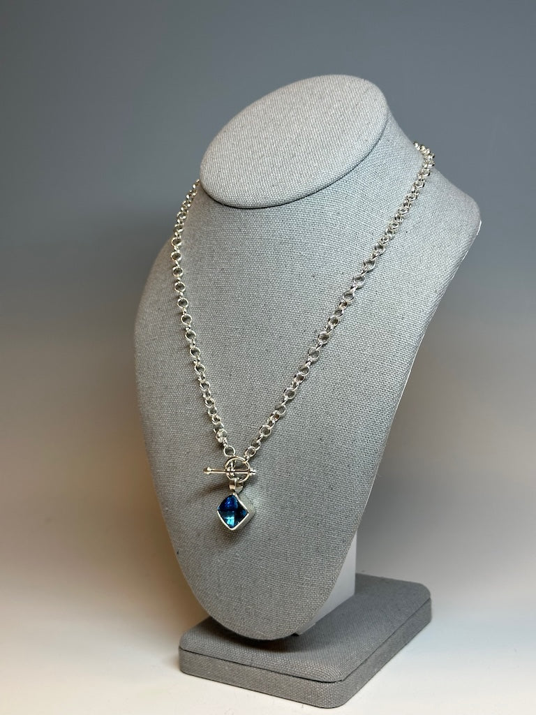 SWISS BLUE TOPAZ AND STERLING SILVER NECKLACE - NM594N