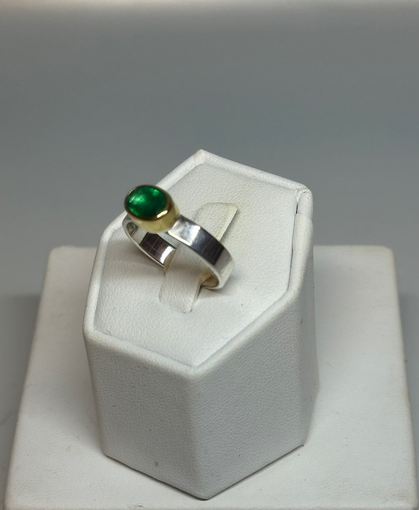 STERLING SILVER AND 22K GOLD BEZEL EMERALD RING NM597