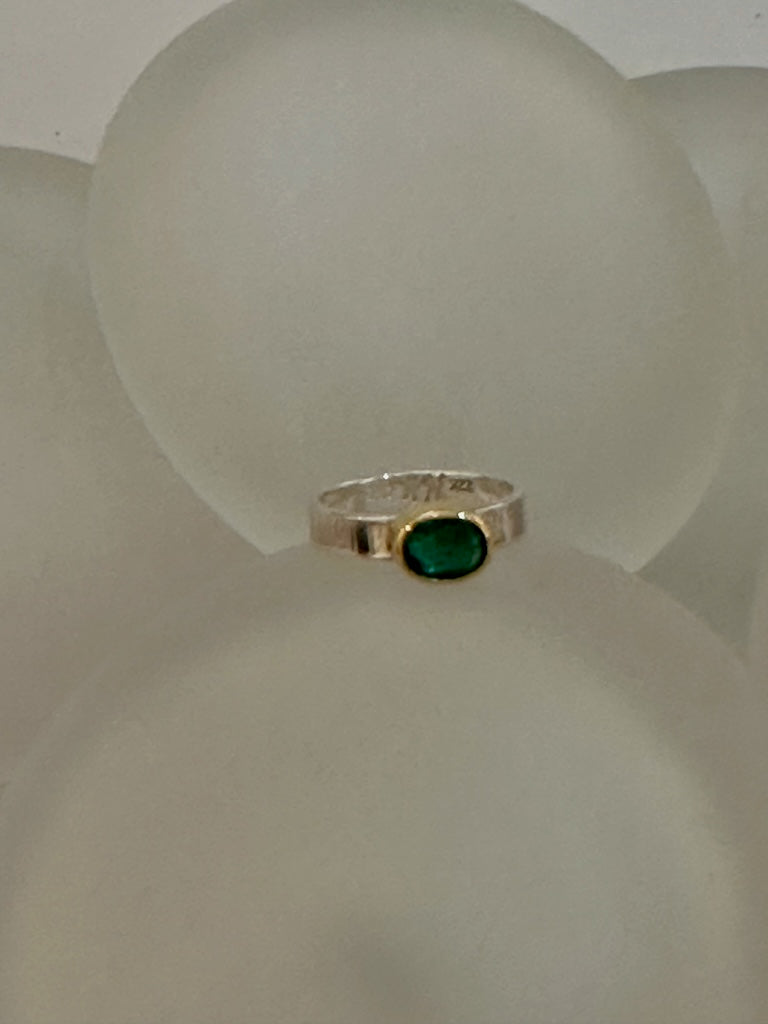 STERLING SILVER AND 22K GOLD BEZEL EMERALD RING NM597