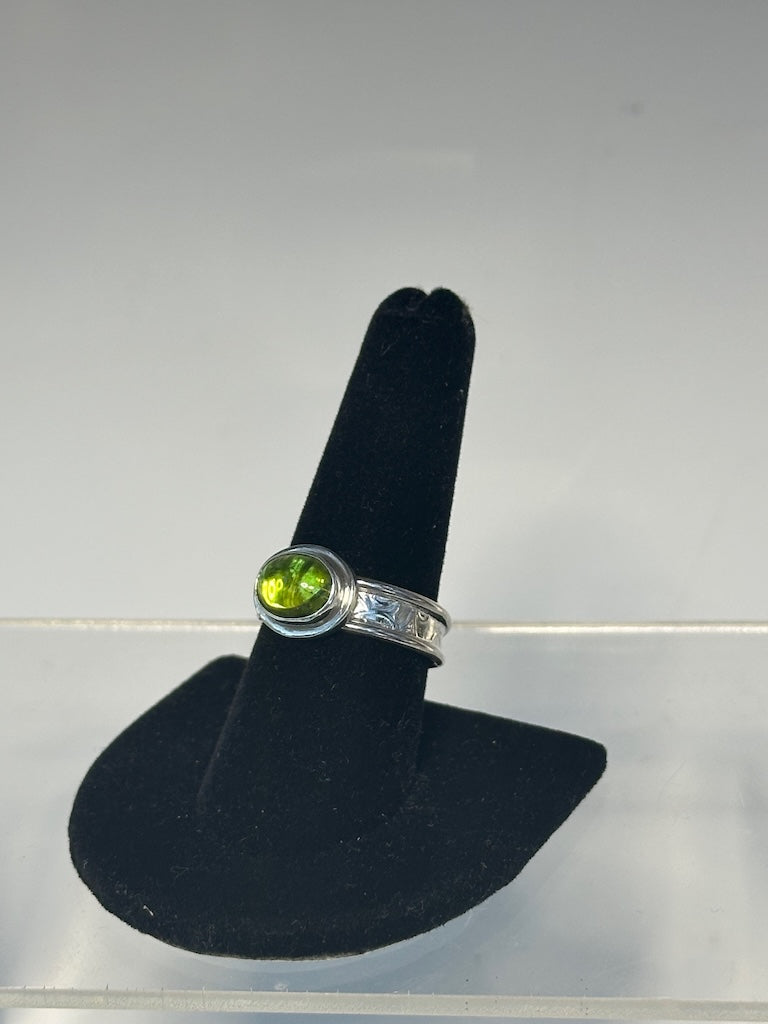 PERIDOT AND STERLING SILVER ADJUSTABLE RING NM598R